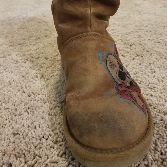 Custom tattoo/hand painted UGGs - Picture 6 of 8